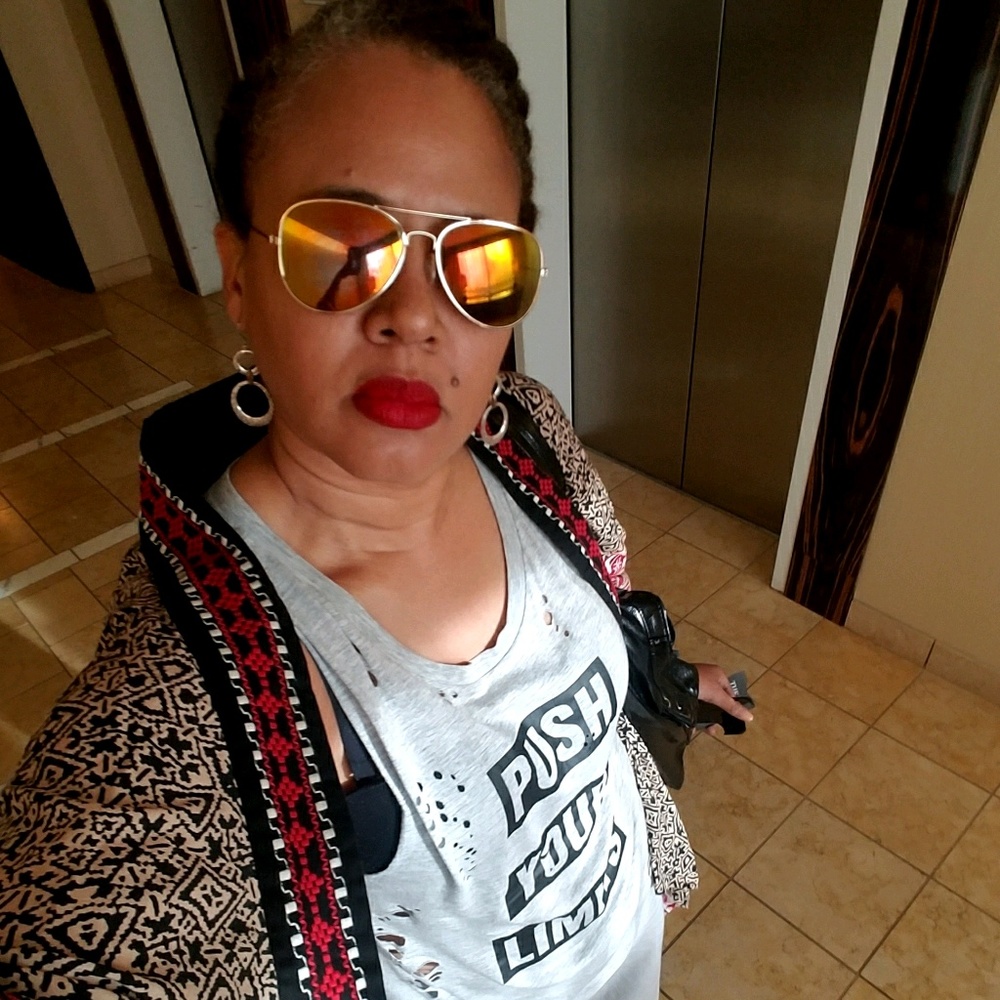 Meet your Posher, Sha